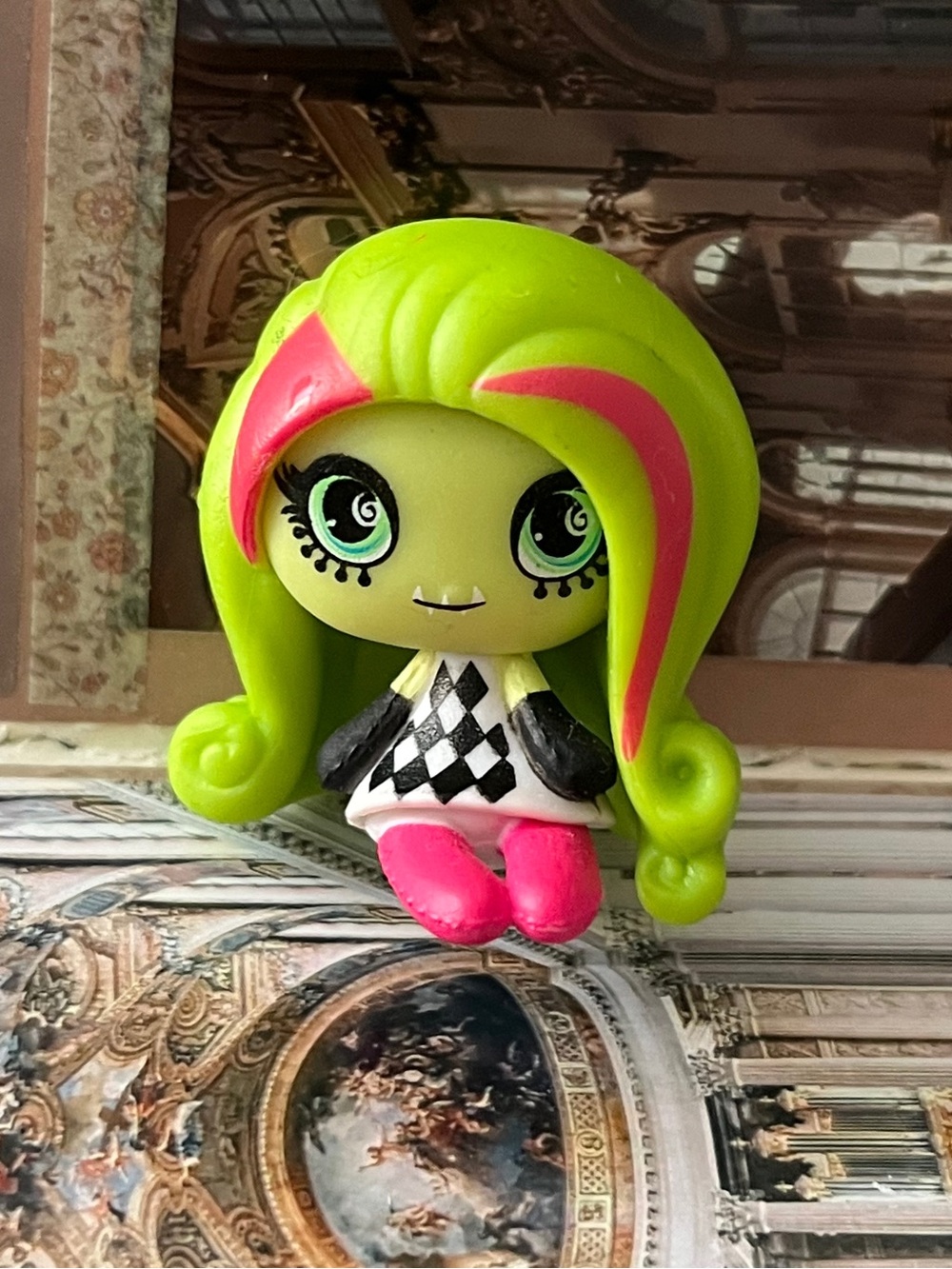 monster high minis - circus ghouls series 1 venus mcflytrap mini figure.